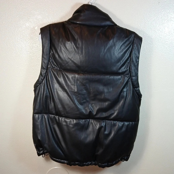 Bershka faux leather vest in black size medium - Picture 4 of 12